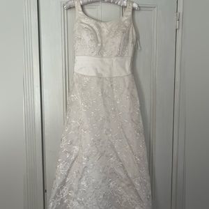 Priscilla of Boston wedding gown. Gorgeous sleeveless dress Fully lined. Custom